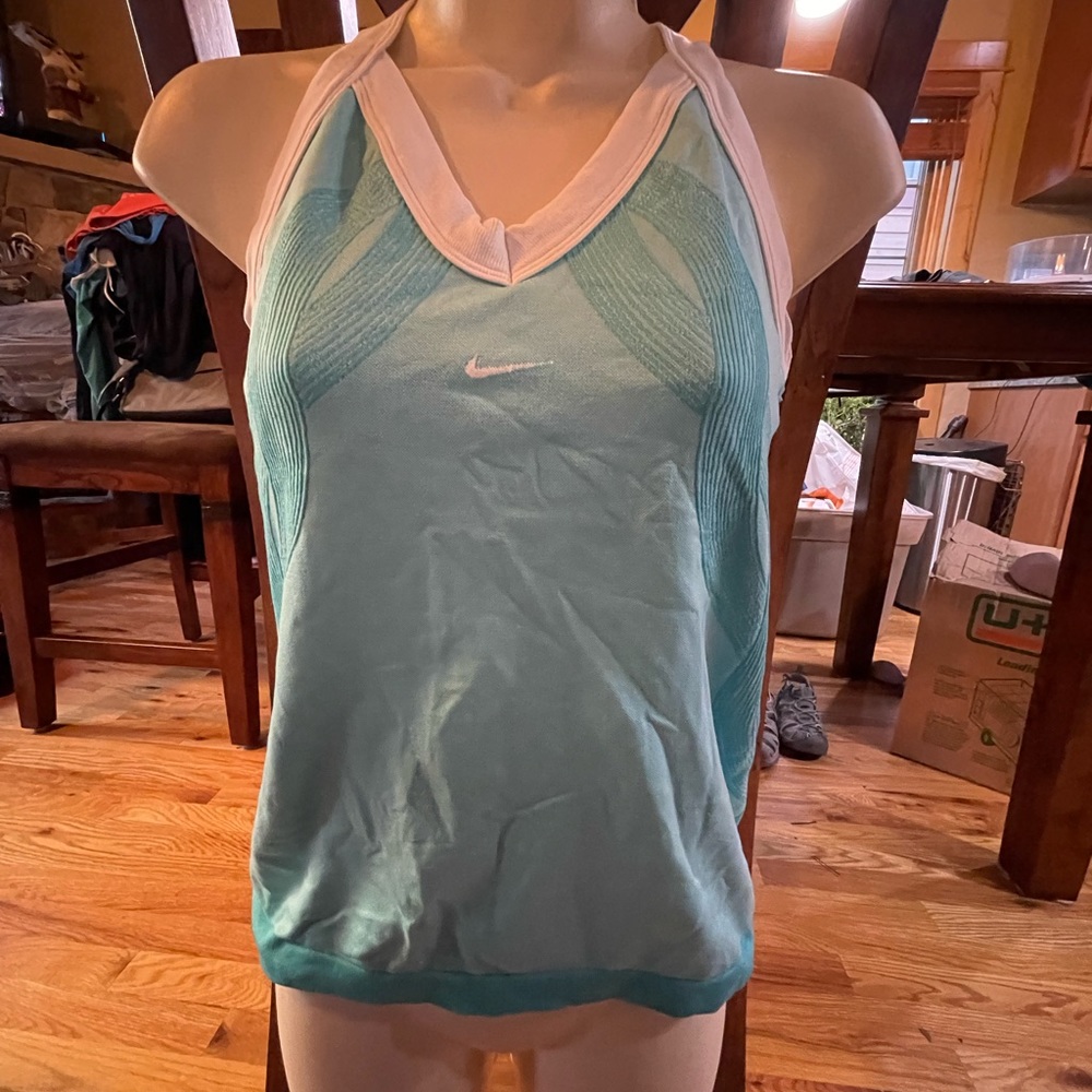Nike full support Large tank built in support